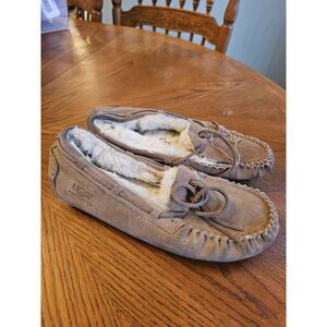 READ UGG DAKOTA SUEDE SHEEPSKIN MOCCASINS GIRLS' SHOES SIZE 5 Womens 6.5